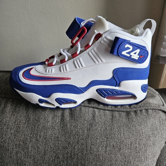 Nike Blue and White Sneakers with Pink Accents - Picture 2 of 6